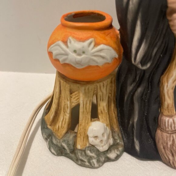 Vintage The Good Company Halloween Ceramic Witch w/ Broom & Cauldron Lighted - Picture 5 of 8